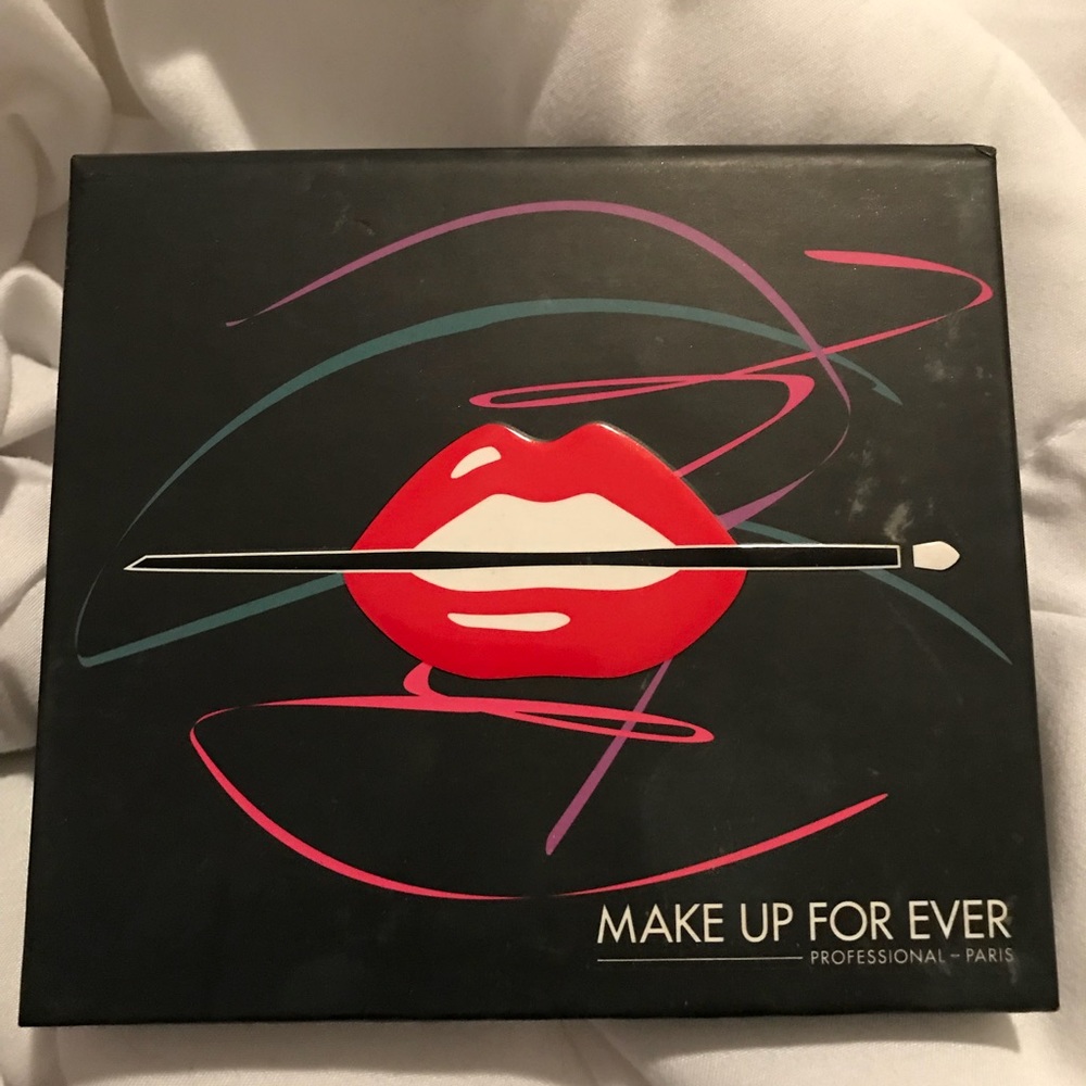 Makeup Forever Nine Shade eyeshadow palette